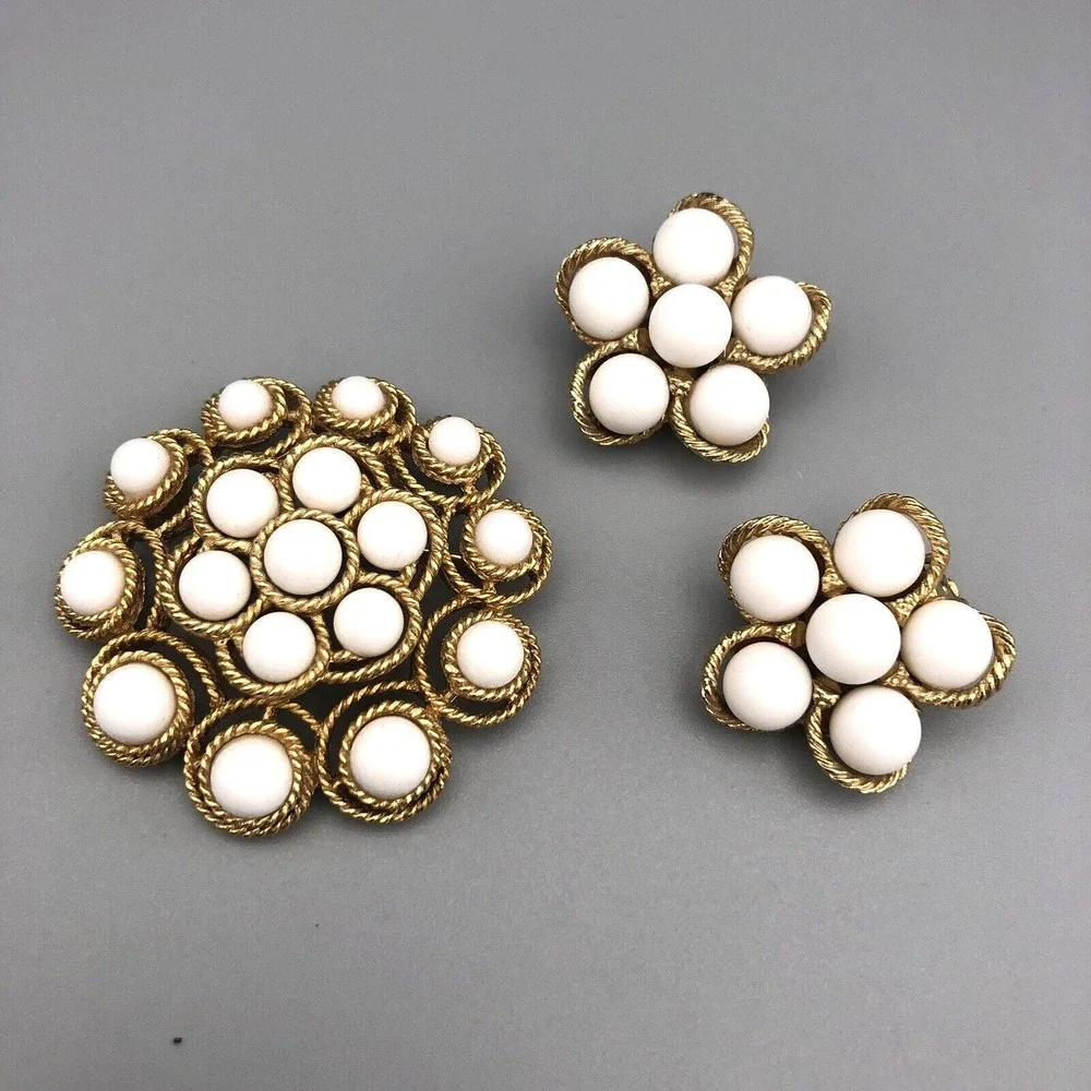 Vintage Crown Trifari Saturn White Milk Glass Gold Tone Brooch Pin Clip Earrings